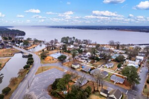 Winter Lakefront Community in Northeast Ohio