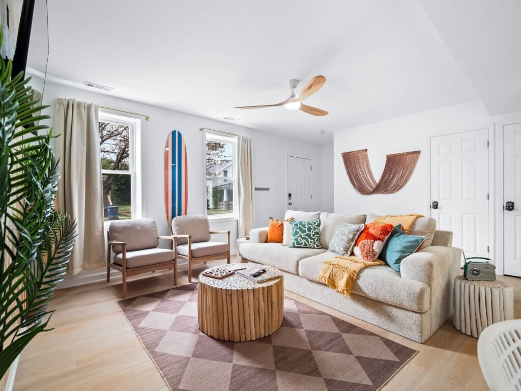 06f7ed55 e50d 40 6aq37.jpg