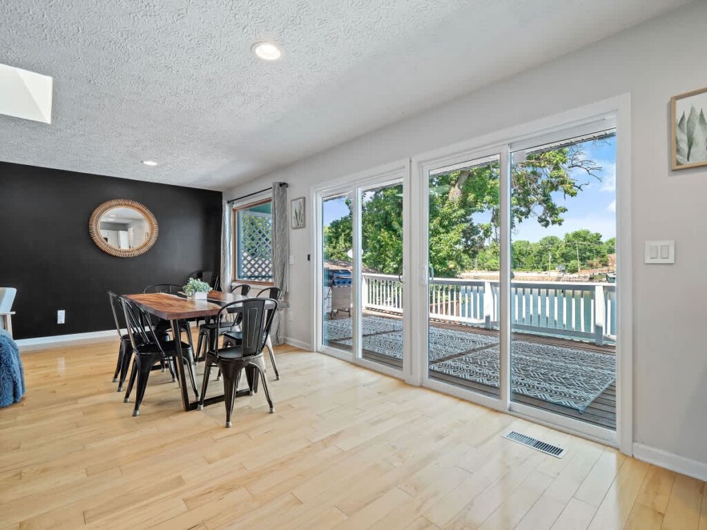 0e89eb88 4bfb 4c 3y1ow.jpg