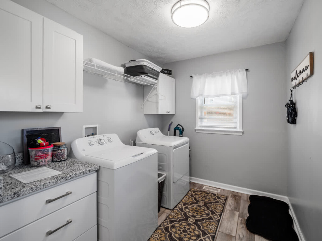 1330efd7 97fe 4b rOSx2.jpg