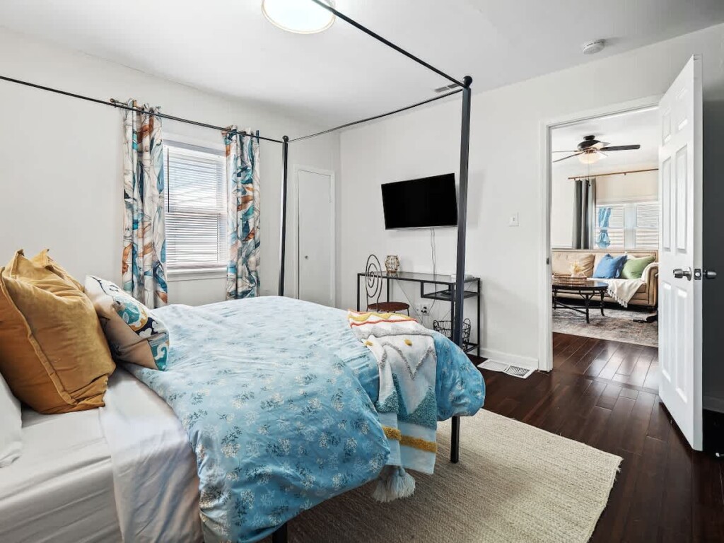 1b8c94ef 410c 4c rBXHZ.jpg