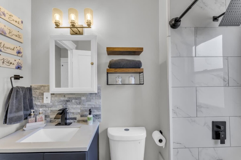 1f56e17d 4e3e 47 ReuSm.jpg