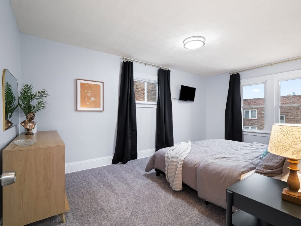 20bec1a4 cd27 43 NyghQ.jpg