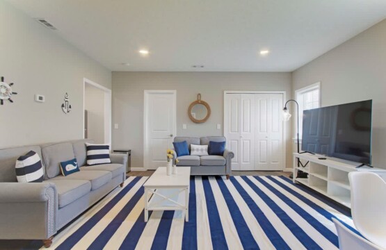 22511321 81ae 47 FUxAT.jpg