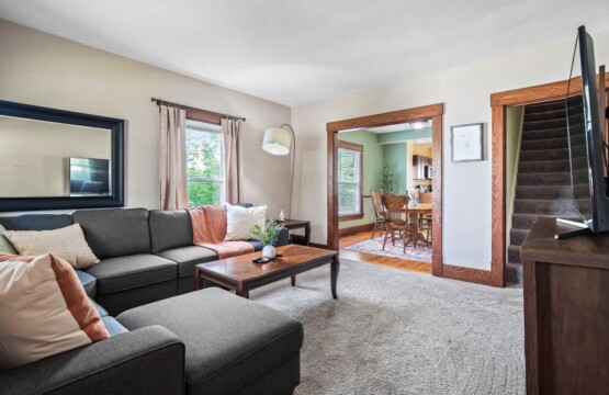 2ba5e146 6a44 42 O jRF.jpg