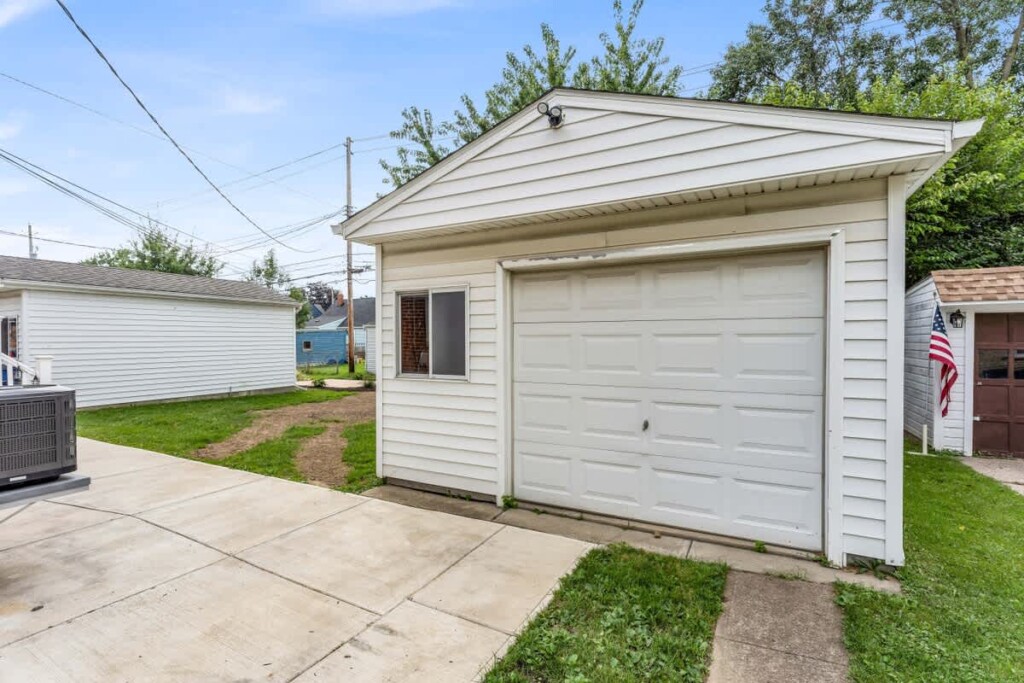 30bc225f 6cd3 40 oVQZV.jpg