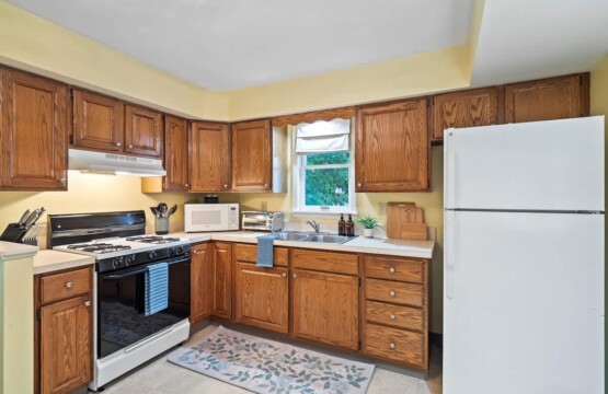 3ef111a0 00ac 44 6ebtn.jpg