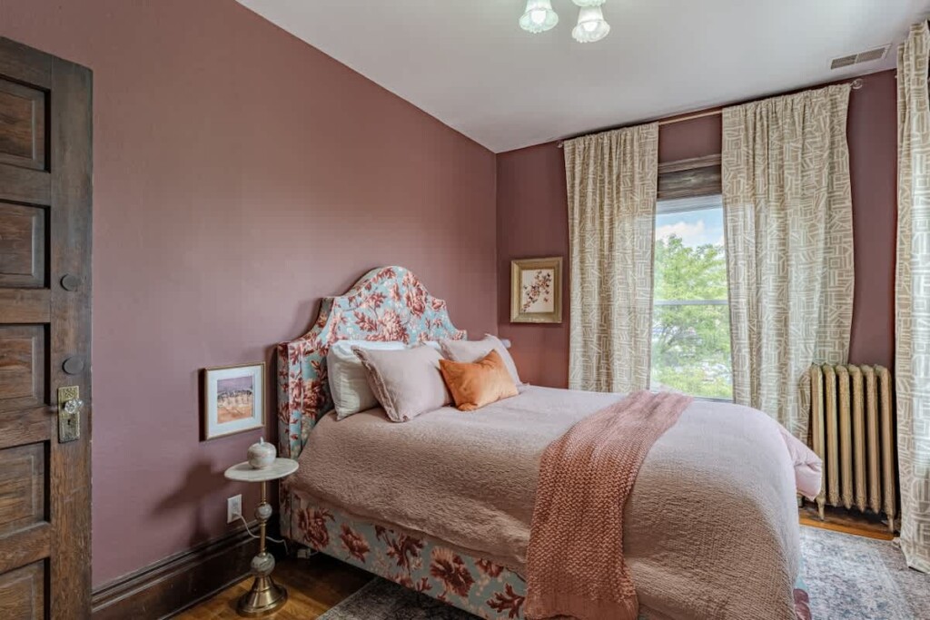 41898a5d 1fa8 40 jbag8.jpg