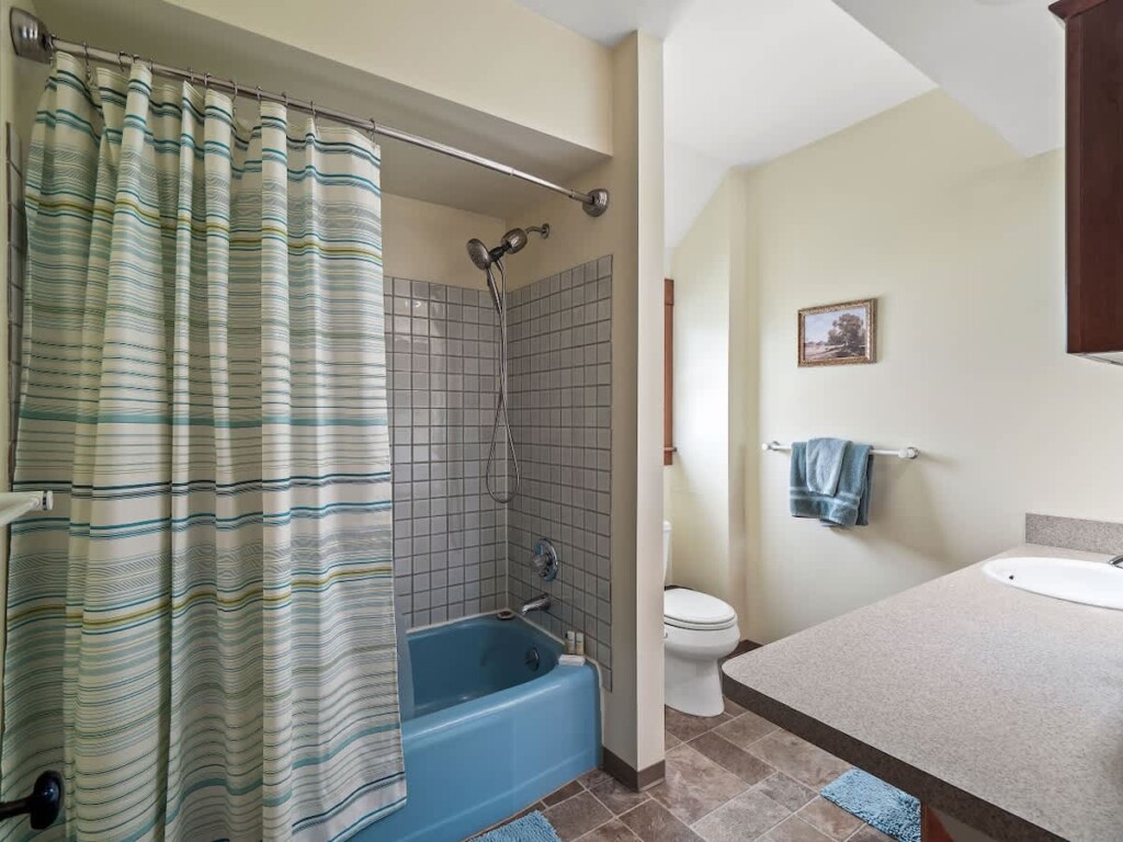 42823d37 b3d1 4b bMvUF.jpg