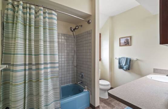 42823d37 b3d1 4b bMvUF.jpg