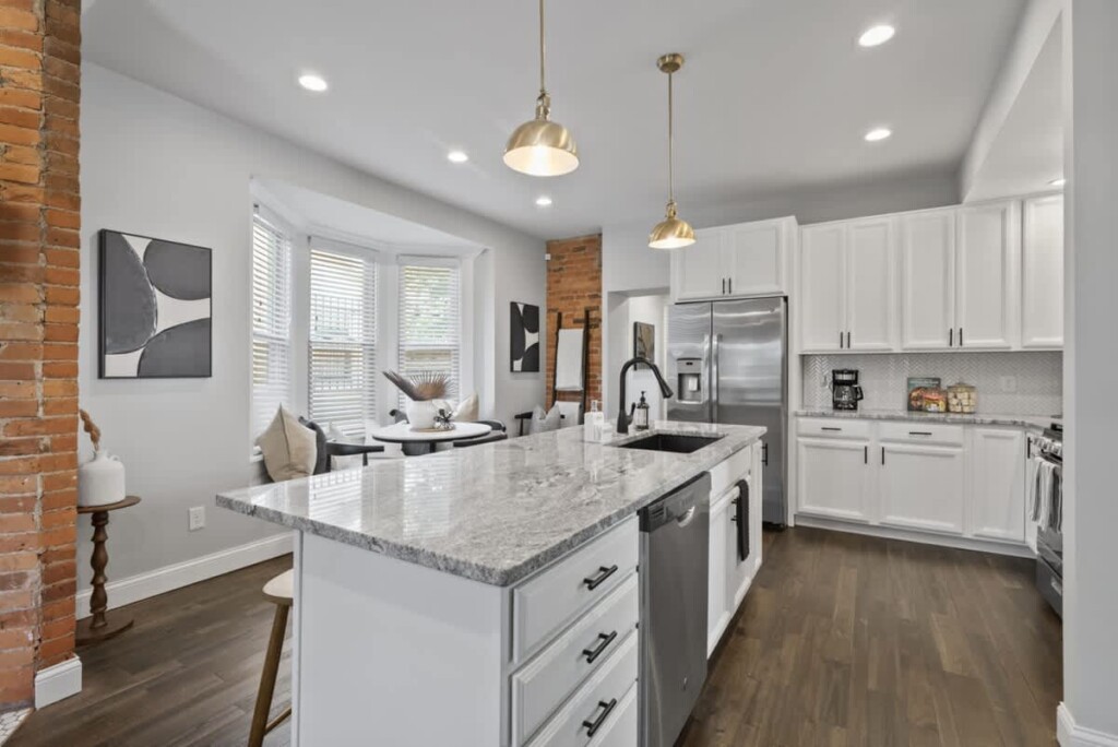 4712c9b1 696c 4e WlzsZ.jpg