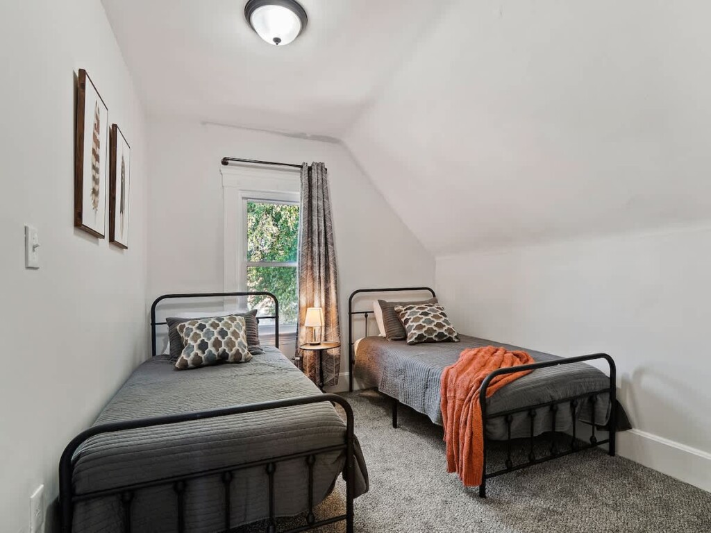 4a8231b9 0935 4c kHn9X.jpg