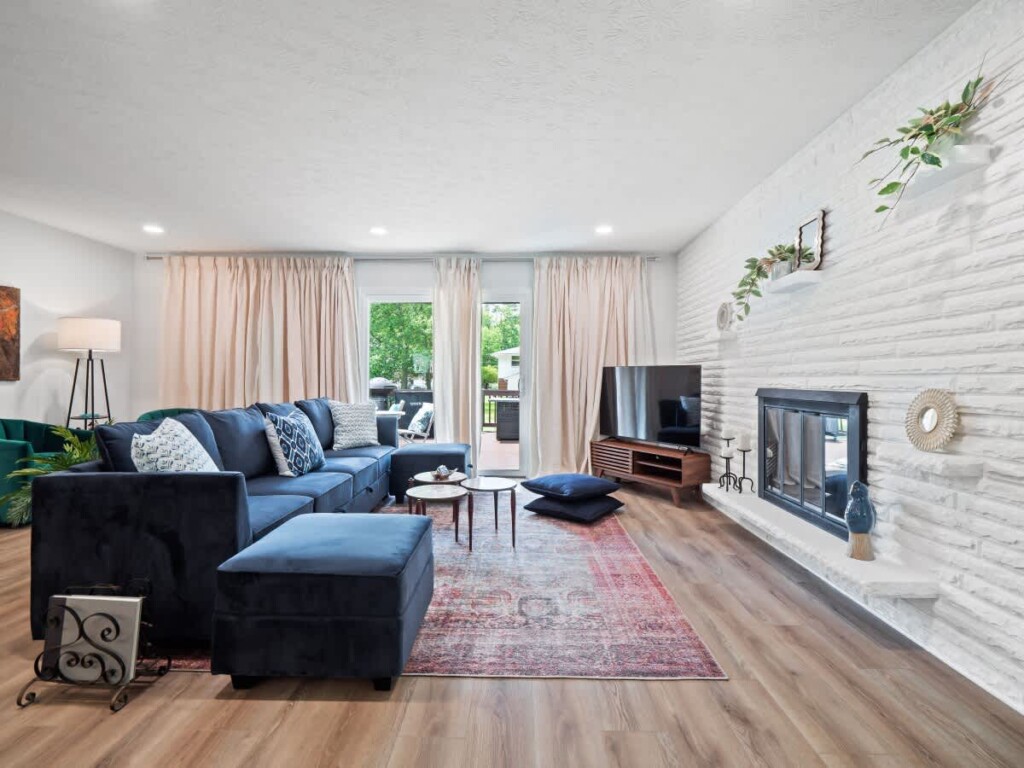 4ce03e4b cd5a 4f kr wF.jpg