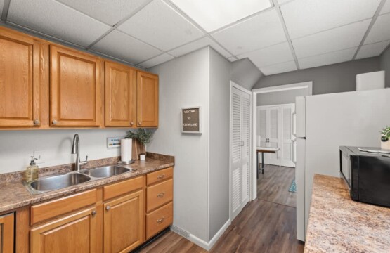 565babe3 9422 45 esq9Q.jpg