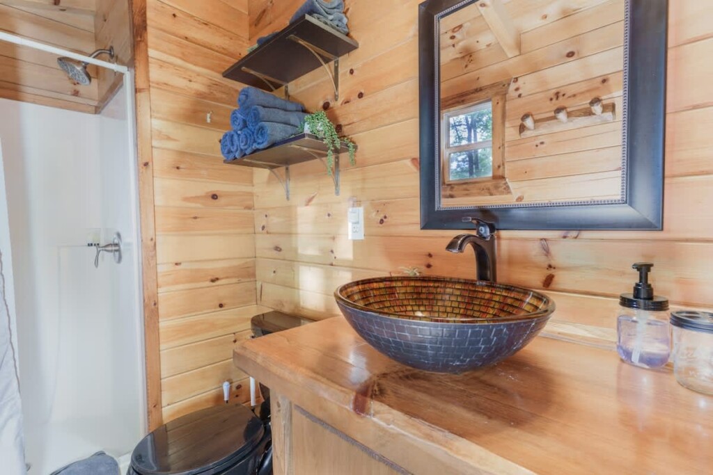 57057766 37e0 49 VvDtD.jpg