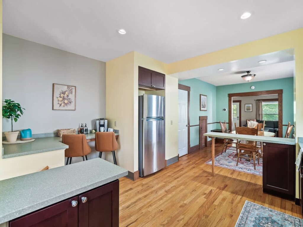 57324d6a 24ef 42 Dtujp.jpg