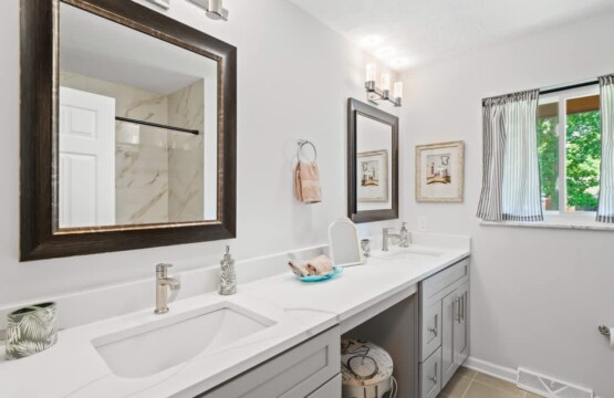 5c039372 dbb0 49 QMzCv.jpg