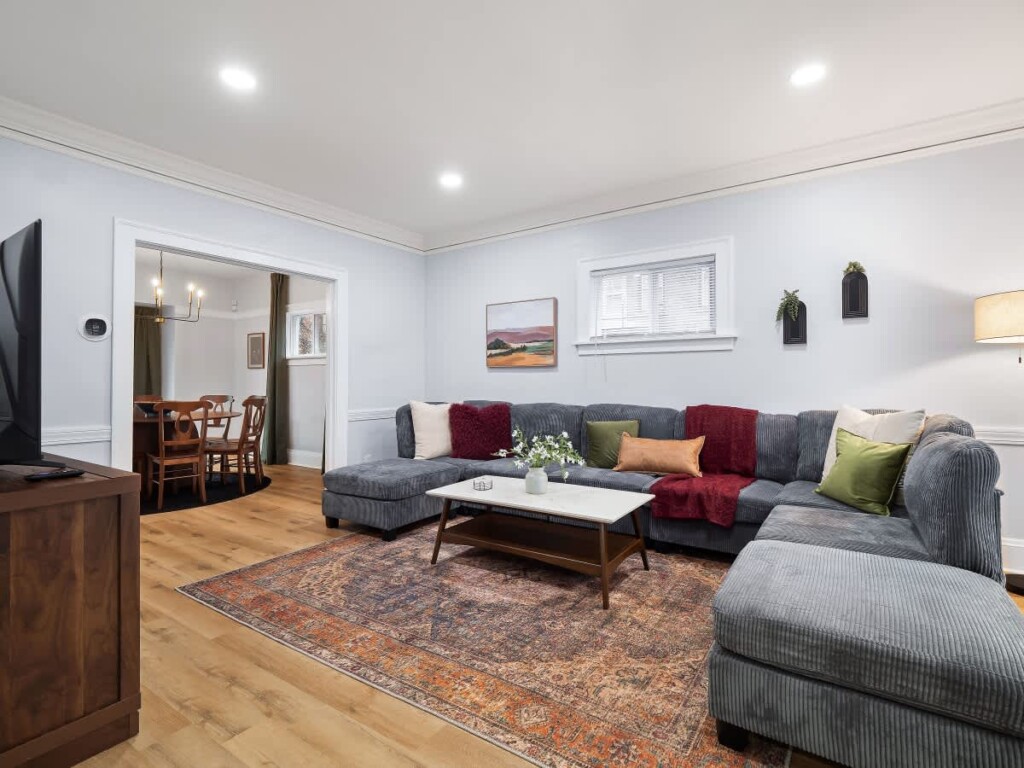 6bed6cd6 b81c 48 oNaCD.jpg