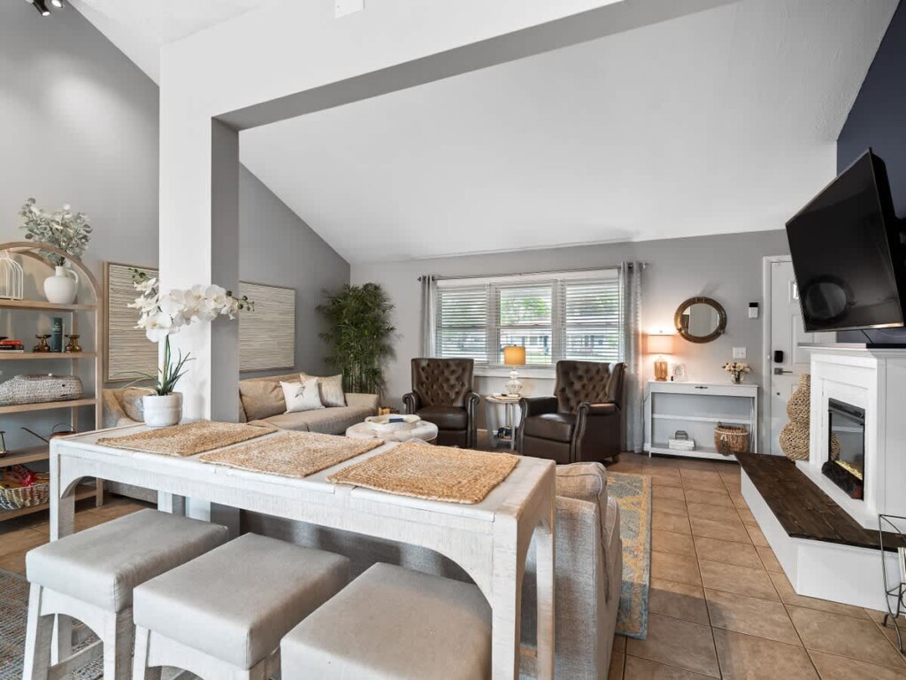 6c217e81 8956 48 4i hb.jpg