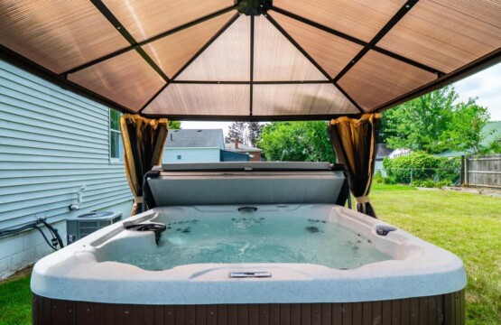 6efcb7b5 c1e2 4d hMoAO.jpg