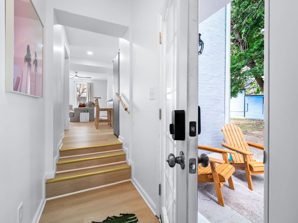 7af027e3 e236 4c hv7N .jpg