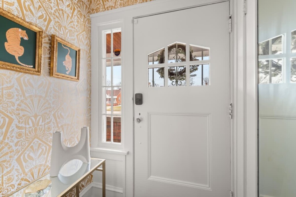 7b8d0d4b 6b87 48 oDImJ.jpg