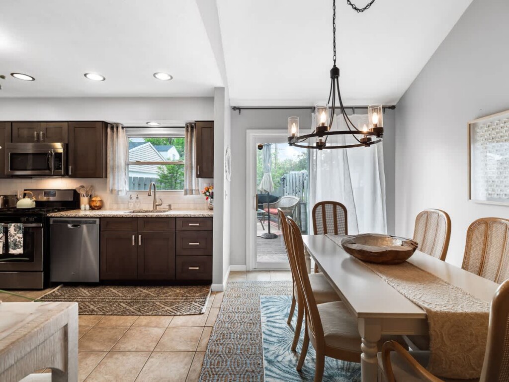 827f8287 e2f7 41 kQdL5.jpg