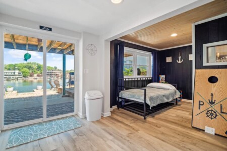 844875c7 f748 40 2m5y8.jpg