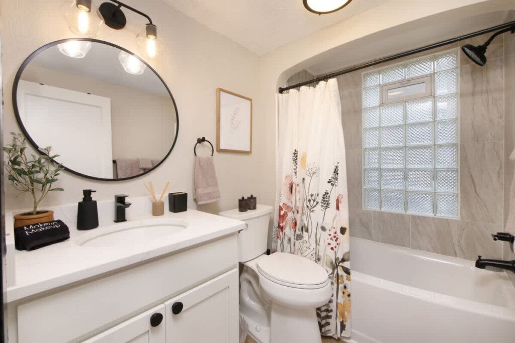 84885305 7f57 46 hUT v.jpg