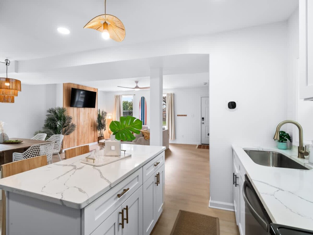 8a5f8990 1b16 4c UrAJH.jpg