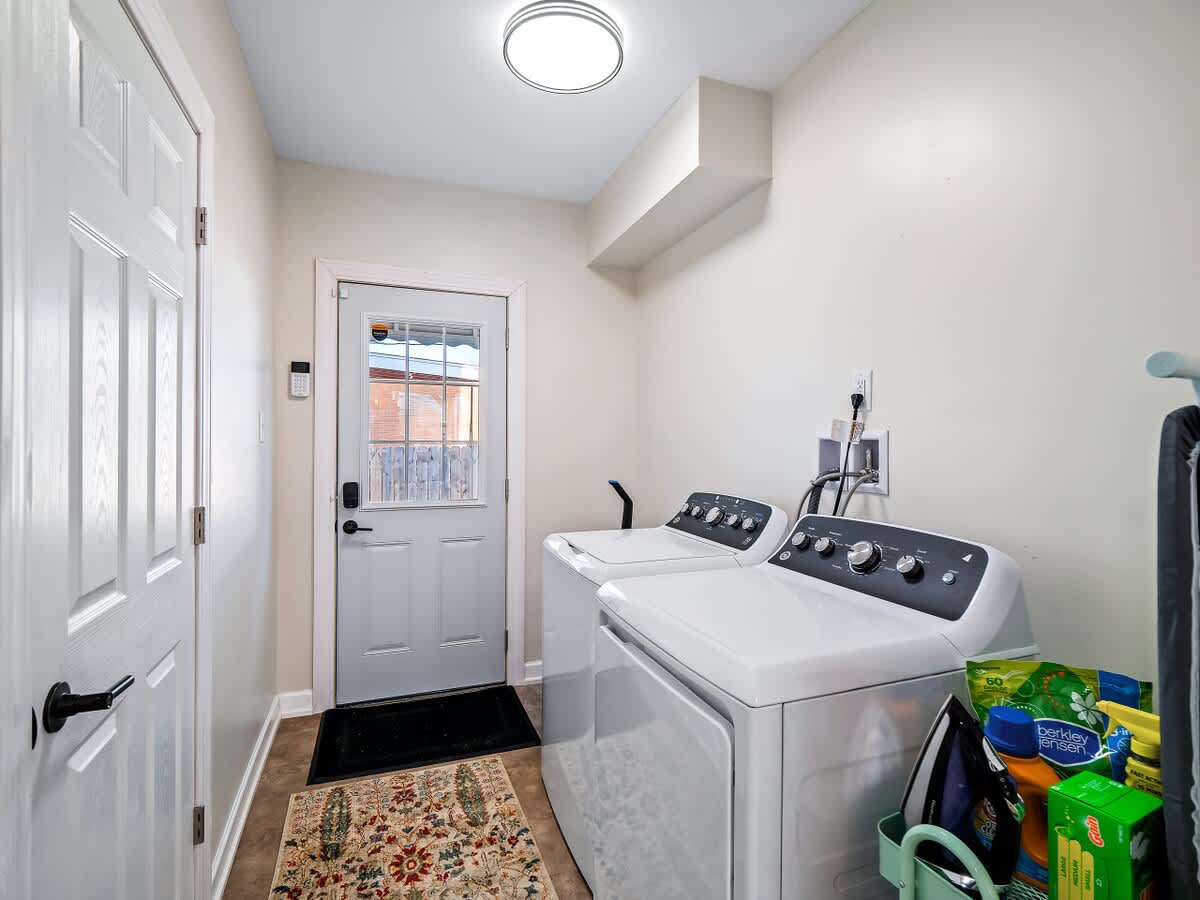 8d6cd9bc 80c6 44 R7yur.jpg