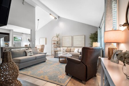 94568562 599d 42 EgLGx.jpg