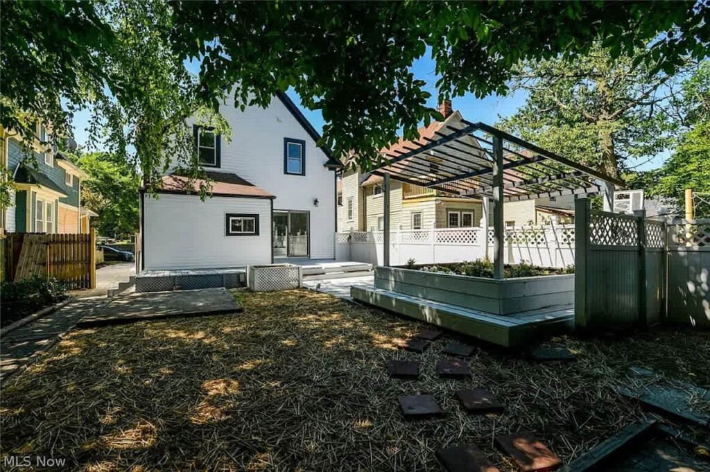 9838f306 5814 43 WeJr4.jpg