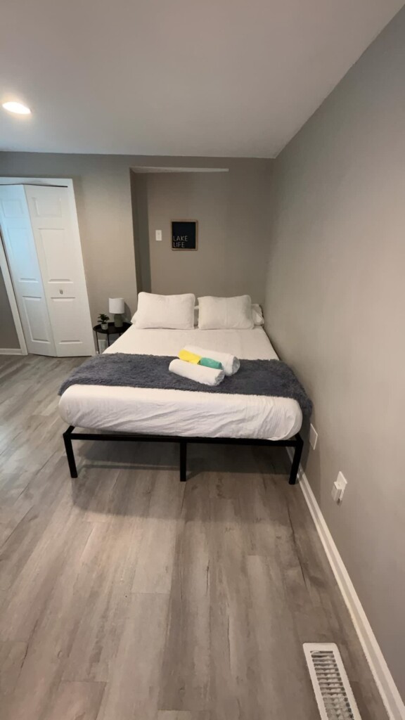 988855ff e4f9 4e d8VgX.jpg