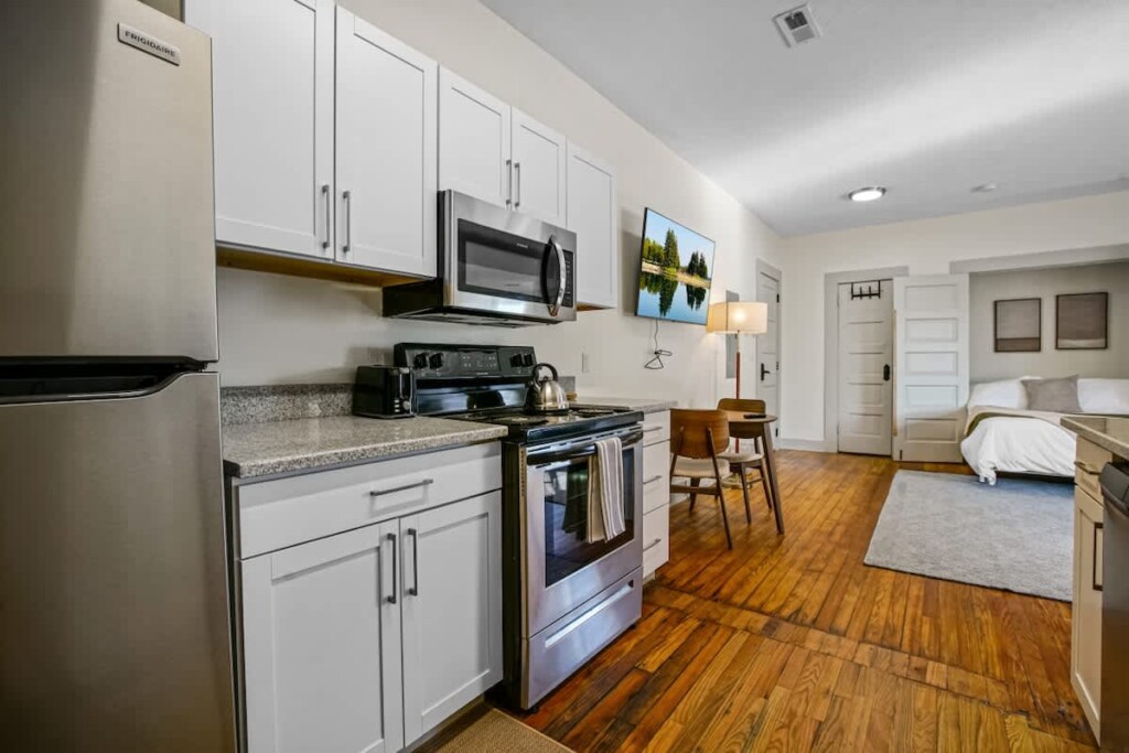 9a435c95 8500 48.dPee .jpg