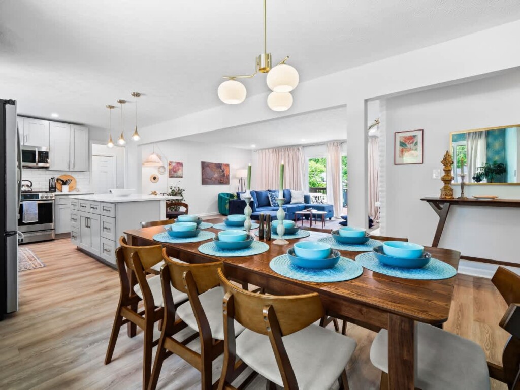 a30dba8a 37a1 4a HwH c.jpg