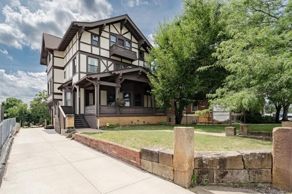 b467bfd4 0fdc 49 SWywy.jpg