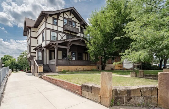 b467bfd4 0fdc 49 SWywy.jpg