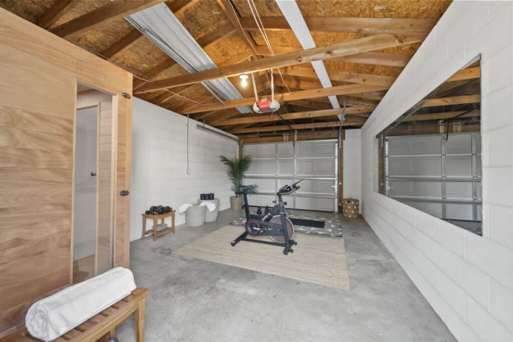 b669bfba 00e5 4c yGy y.jpg