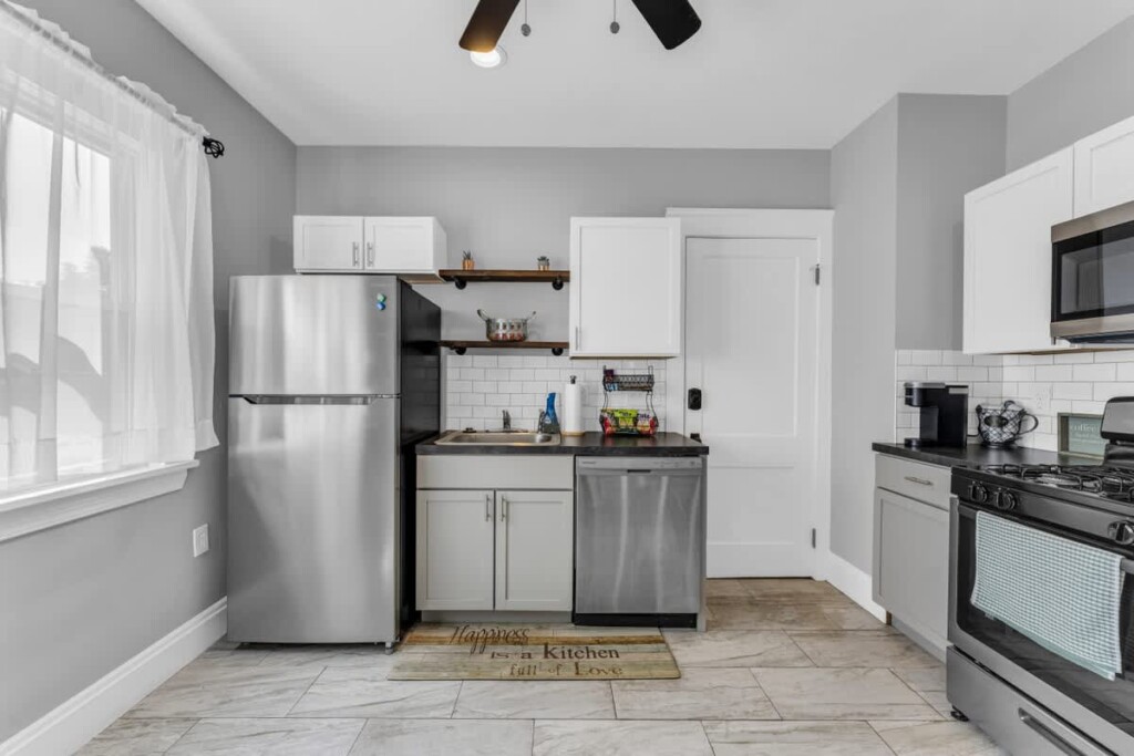 b786d980 11b9 42 cfsBm.jpg