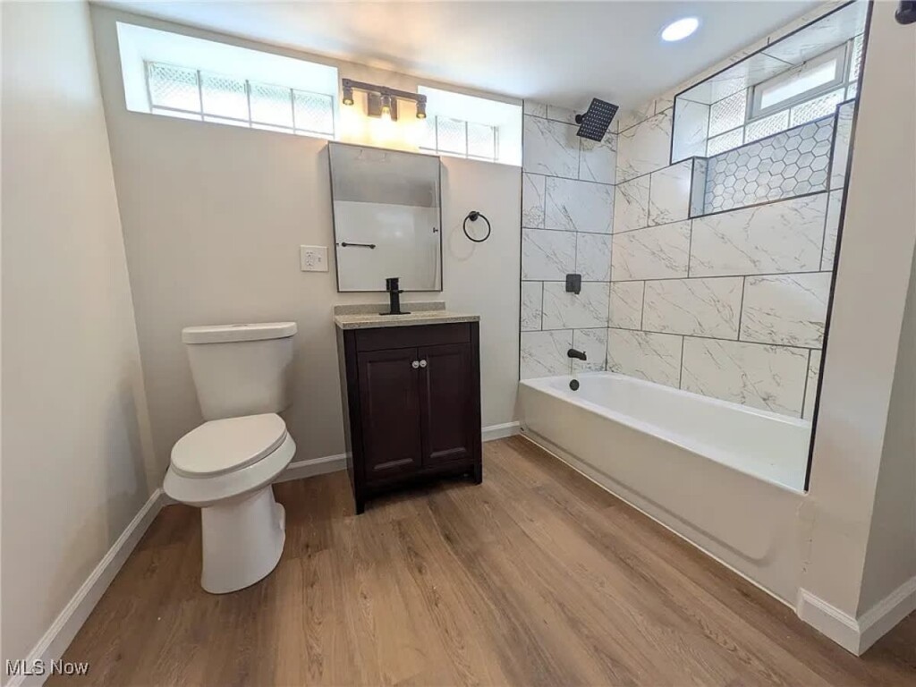 c3f98066 78ca 4d LFz J.jpg