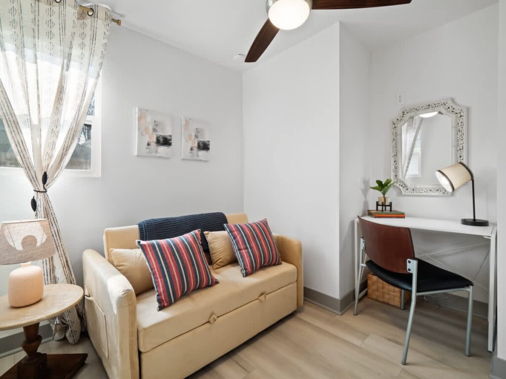 c7110c10 229a 4d aT0BW.jpg