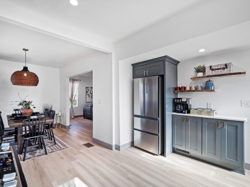 c8d700f5 b8b1 49 iC3sI.jpg