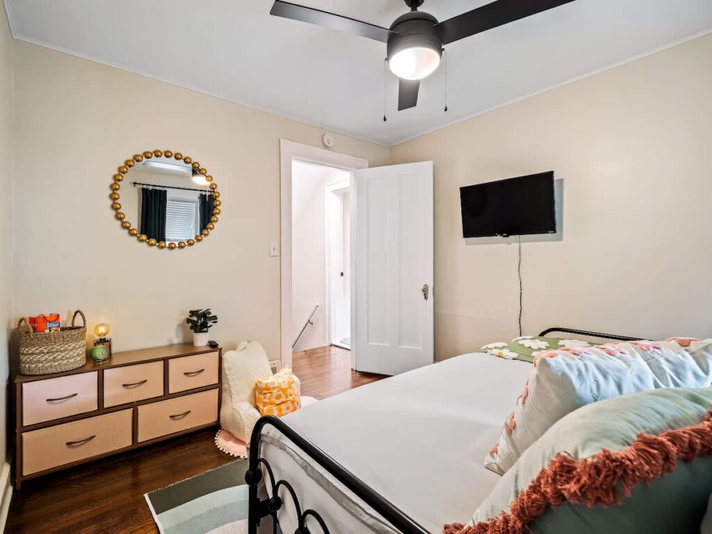 cae62835 77c3 42 69u .jpg