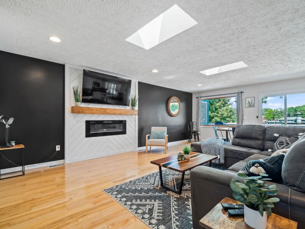 cb72614f 5ed3 4c INgU1.jpg