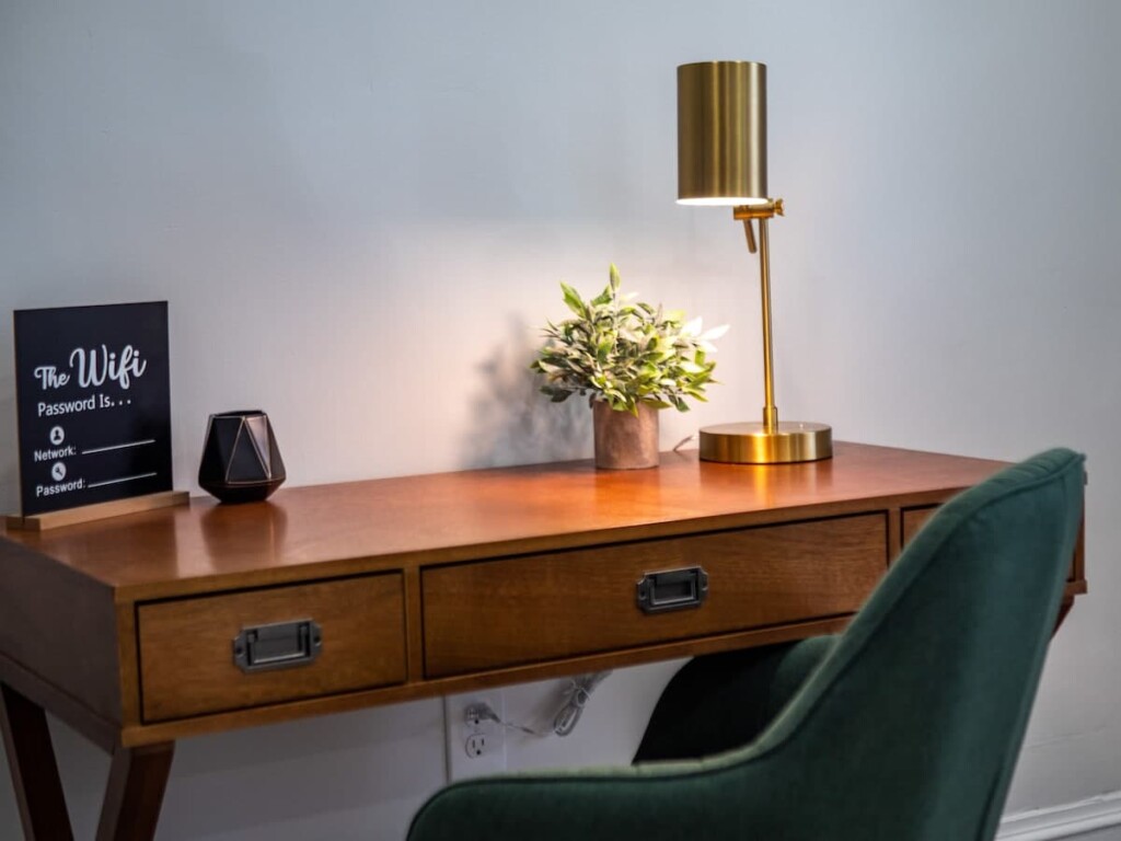 cc843a62 6a70 4e ABuq .jpg