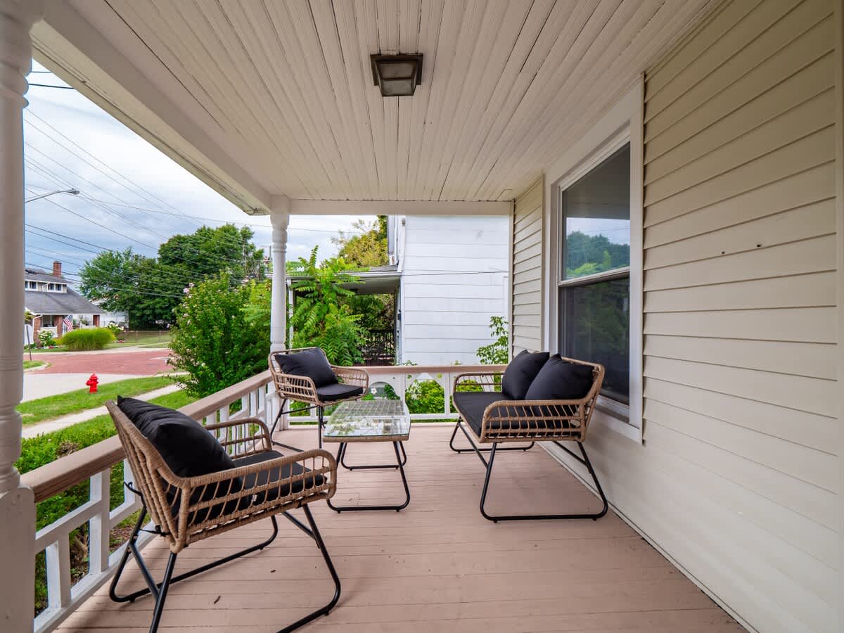 de06e080 9edc 48 ynOhx.jpg