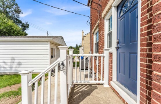 e0e308d5 6e43 43 Qm8Es.jpg