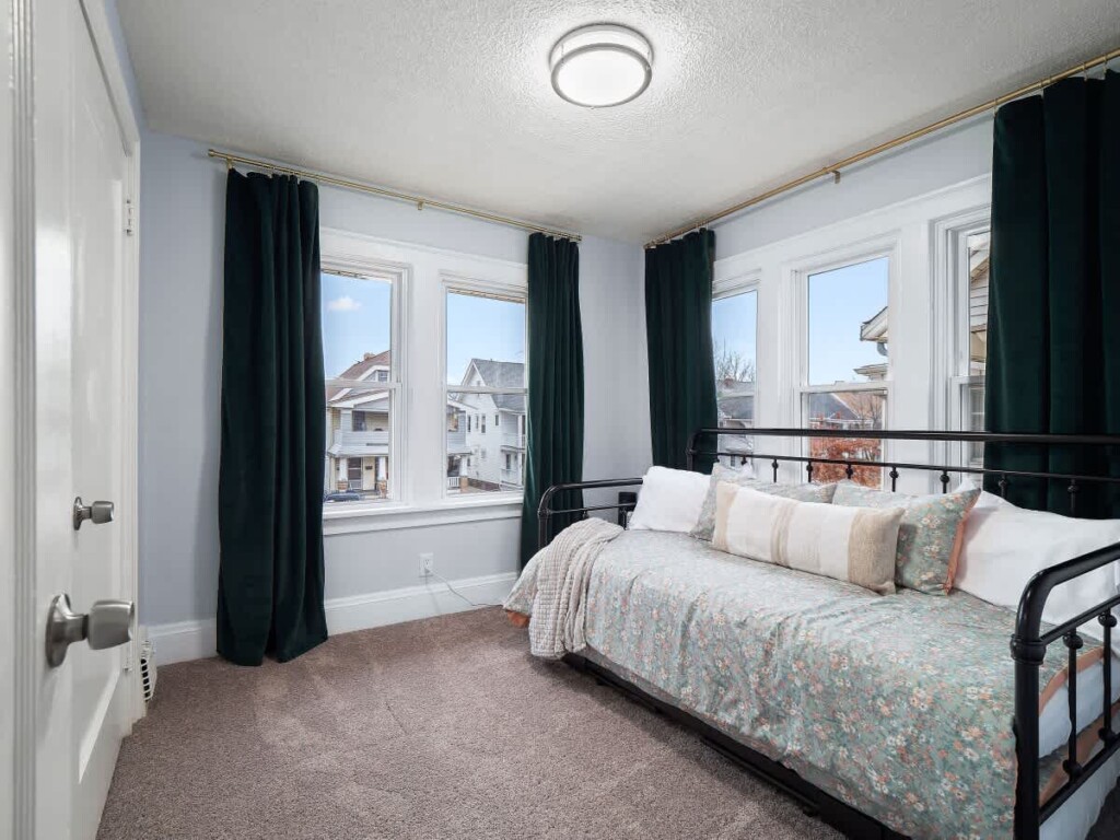 e0f93796 14be 4d R7 dU.jpg