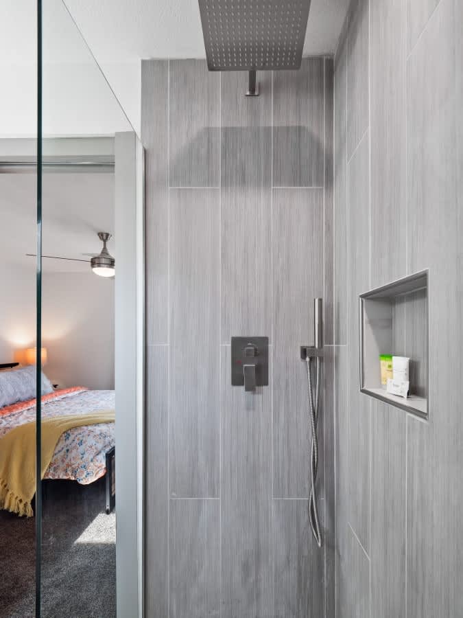 ed9aaa30 d595 4f N4VDN.jpg